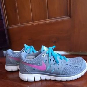 Nike running shoes size 6